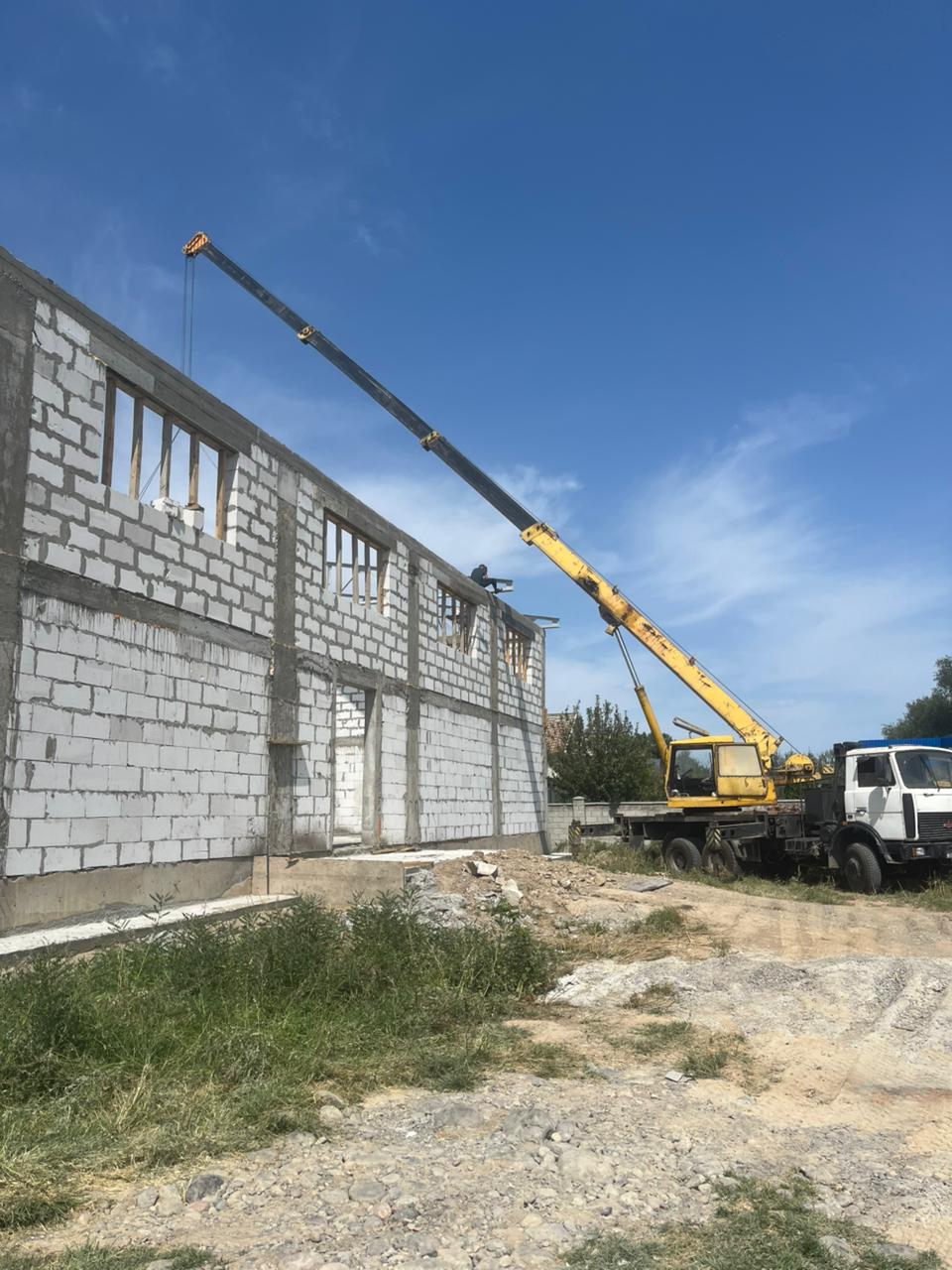 Монтаж кровли автокраном Алматы